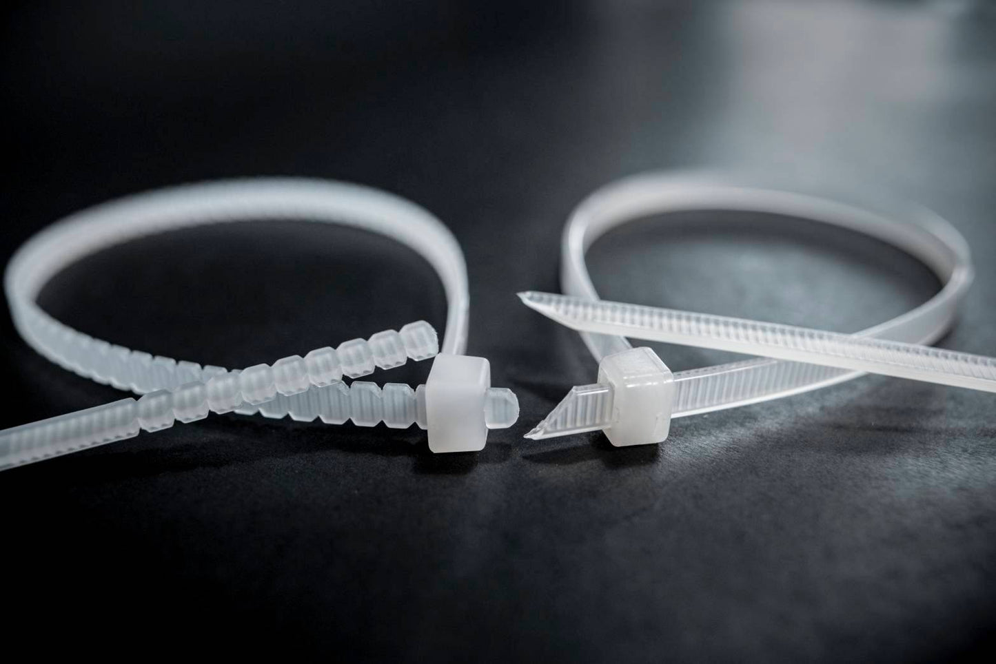 4” twist to break ties (black)