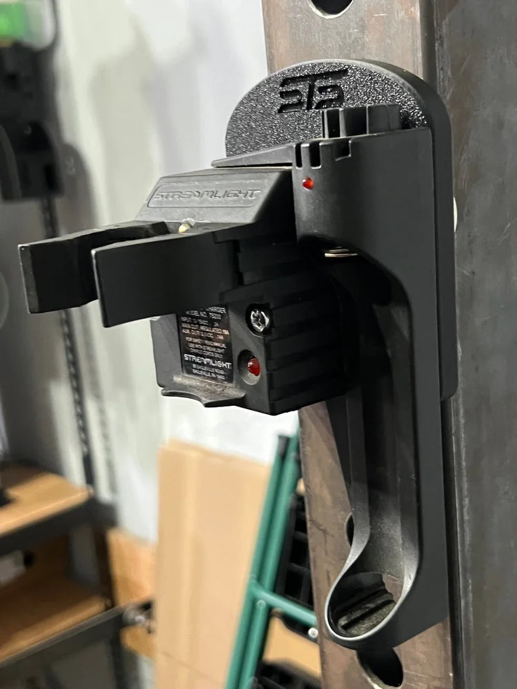 STS Auto Design SL02 – Magnetic Charger Plate for Streamlight 75200 Flashlights